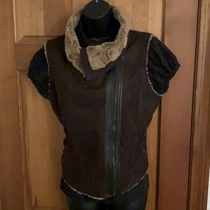 Olive & Oak sueded vest with faux fur collar/liner
